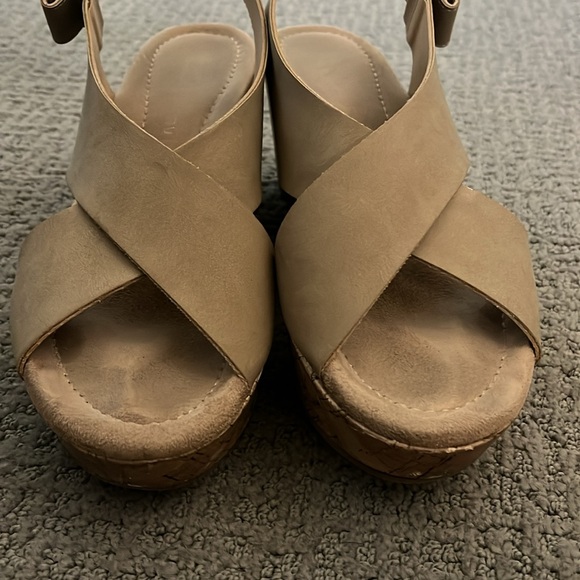 Chinese Laundry Wedges Size 8.5 - Picture 8 of 10
